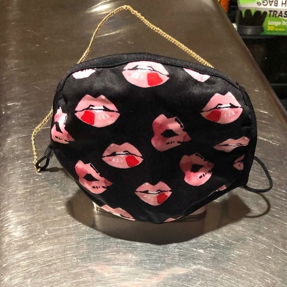 NWT Face Mask Chain holder with Mask